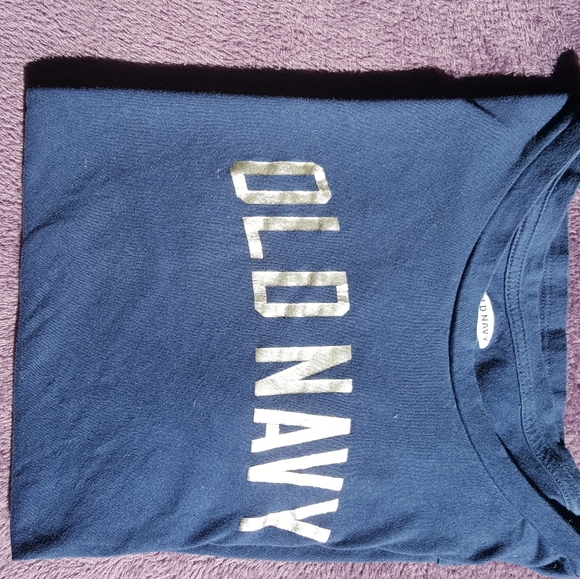 I am selling a Old Navy tee - Picture 4 of 4